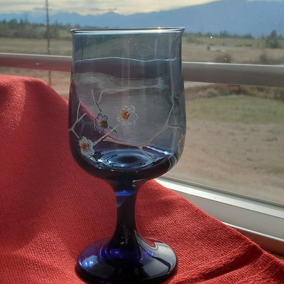 Libbey Dining Vintage 4 Libbey Indigo Blue Stemmed Wine Glasses